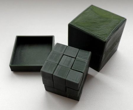 Головоломка из пластика