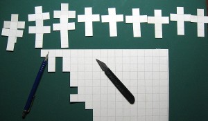 Процесс разметки и выкройки развёрток